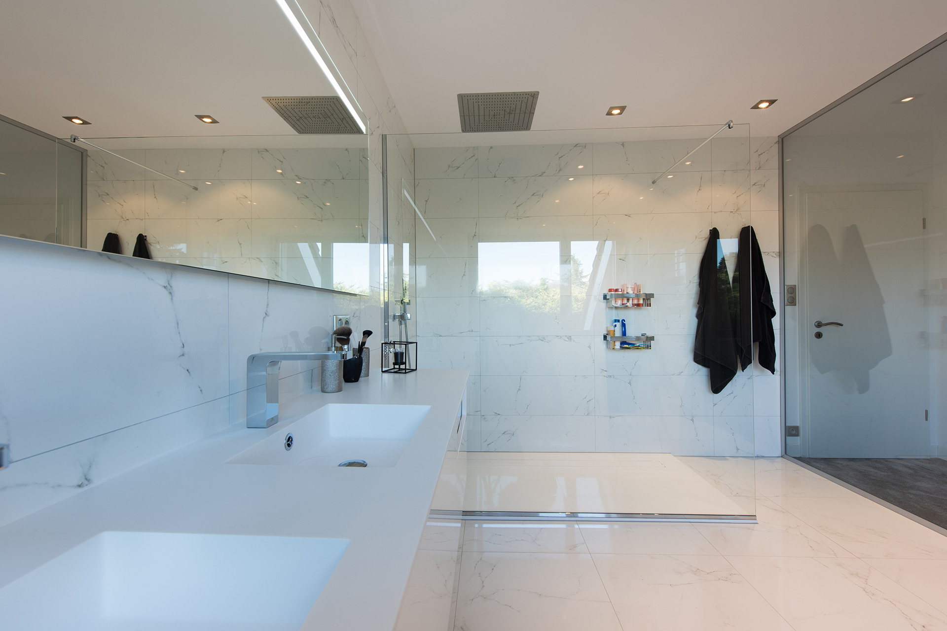 Marc Gallitelli réalise des travaux de rénovation et d’aménagement de salle de bains à Mulhouse pour la rendre fonctionnelle et agréable.